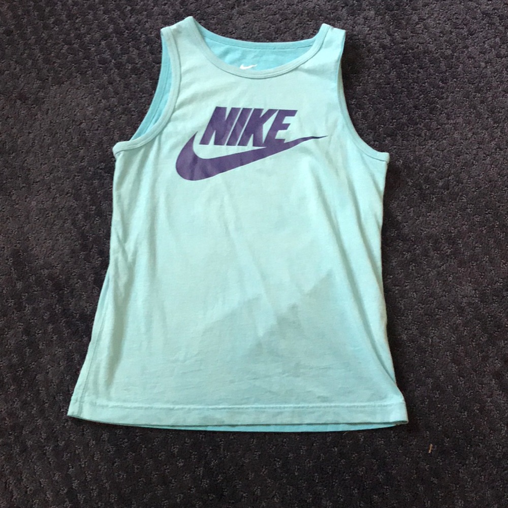 Nike tank top. Never worn. Size Medium.